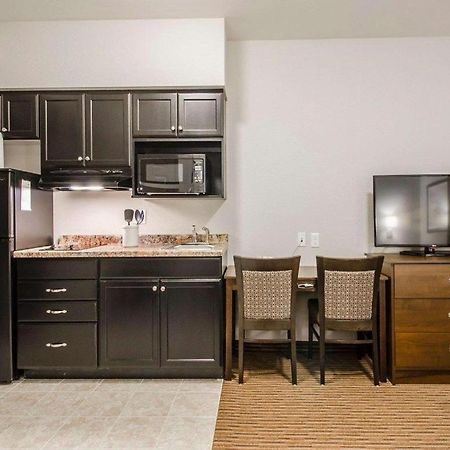 Royal Suites Estevan Eksteriør billede